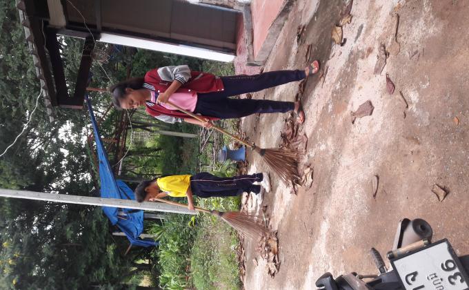 กวาดทางเดินหน้าห้องน้ำ