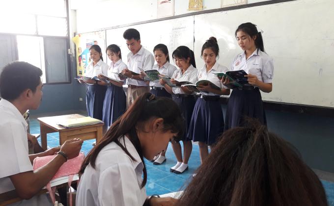 นำเสนองานและให้ความรู้แก่เพื่อนๆ