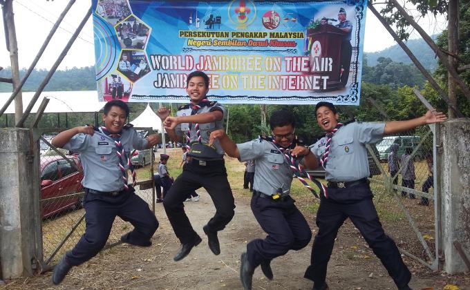 Bertugas semasa Jamboree on the Air / Jamboree on the Internet 2016 di Kem Pengakap Bukit Putus, Negeri Sembilan