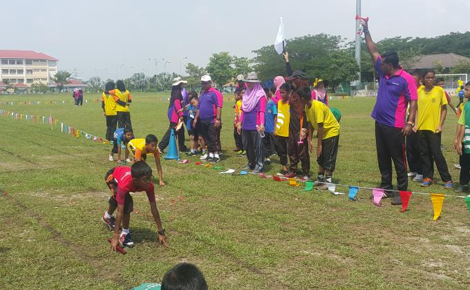 Membatu mejayakan hari sukan