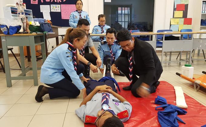 Melatih Pemimpin Pengakap Labuan tentang Asas Pertolongan Cemas