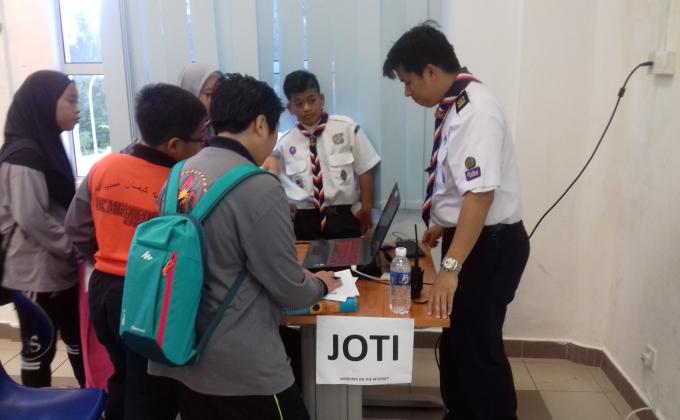 PENGAKAP LABUAN SERTAI JAMBORI DUNIA DI UDARA (JOTA) KE-61 & DI INTERNET (JOTI) KE-21