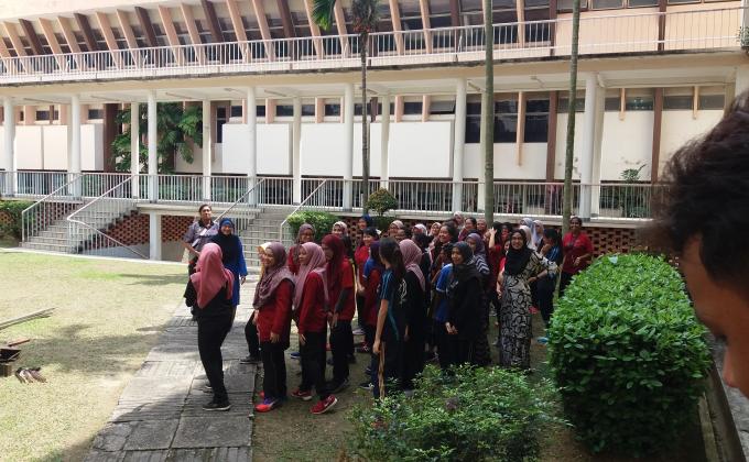 Latihan Memasang Khemah