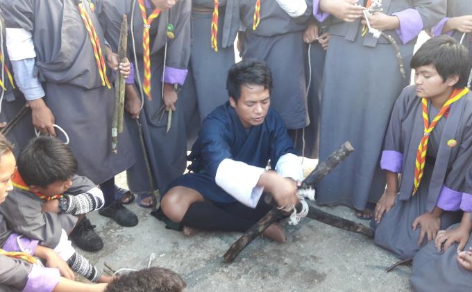 Teaching Poineering works to my Nazhoen Scout members.