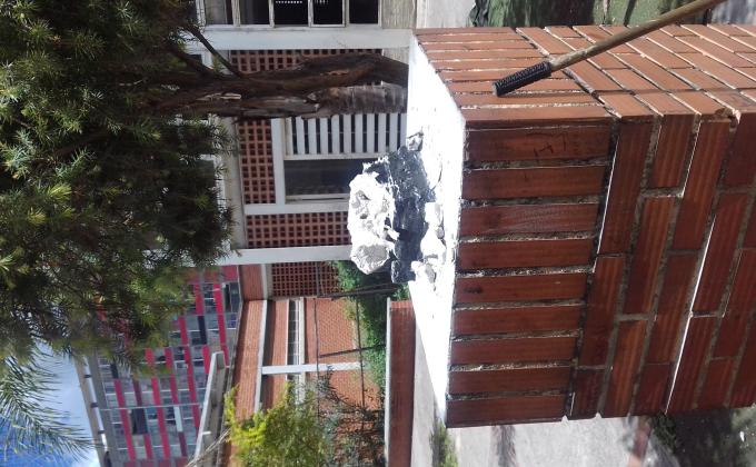 Servicio al Busto de Simon Bolivar 
