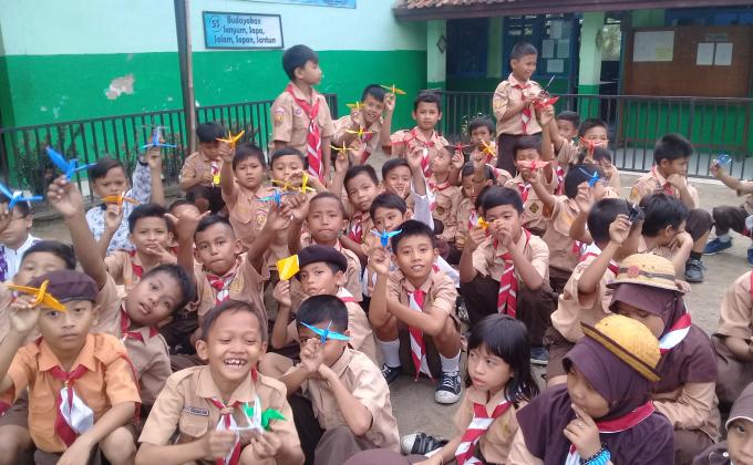 100 burung origami untuk perdamaian