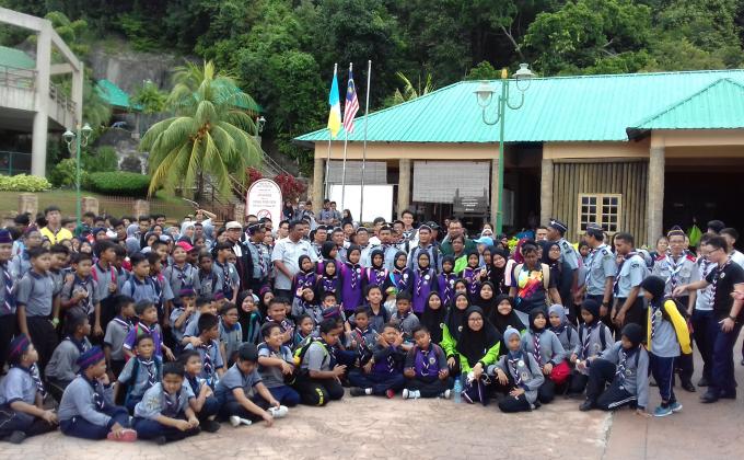 MERDEKA WALK DAN CLEAN UP THE WORLD 2018