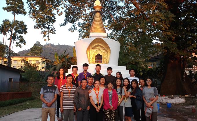 Chorten (stupa)whitewashing.