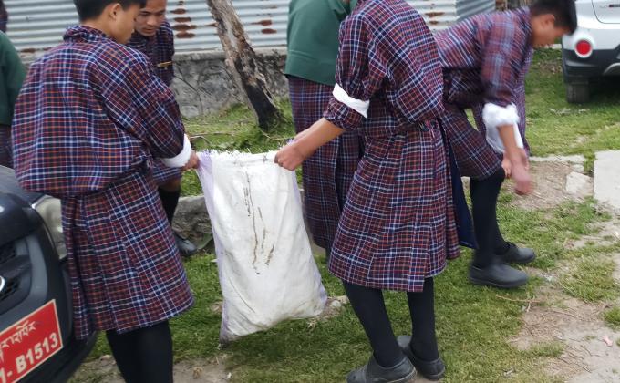 Mass cleaning beyond school campus 
