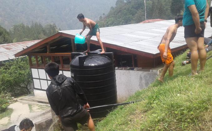 Cleaning the water tank 