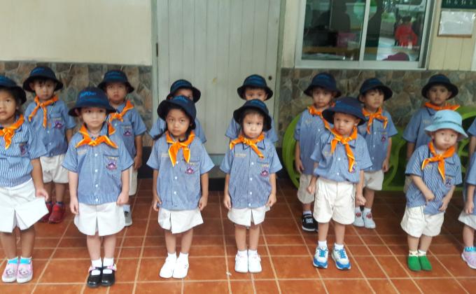 ตรวจความเรียบร้อยของลูกเสือ