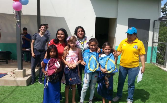 KITS ESCOLARES PARA LOS NIÑOS DE LA COMUNA SHUAR