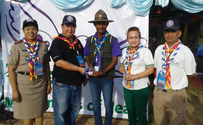 Volunteer scouts do good deeds to demonstrate their united loyalty and honor for the king