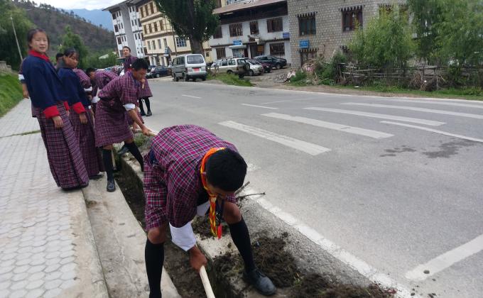 Cleaning Drains (motithang )