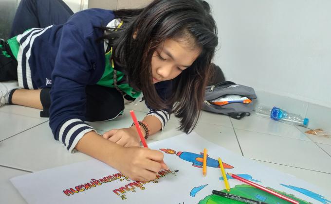 ช่วยเพื่อนระบายสี