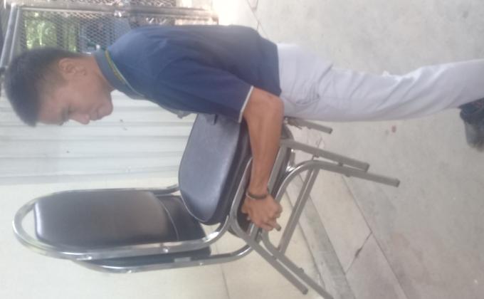 ยกเก้าอี้ไปเก็บ