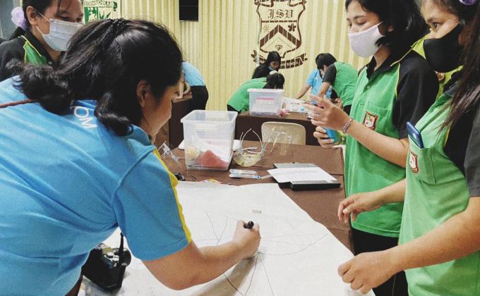 เป็นผู้ช่วยวิทยากรอบรมนักเรียน