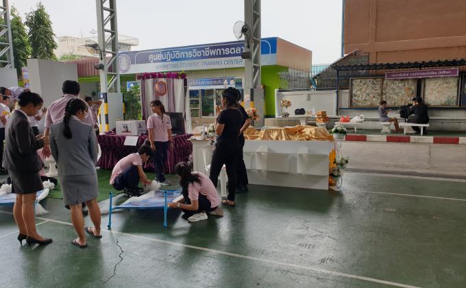 พานักเรียนไปประกวดนักเรียนพระราชทาน