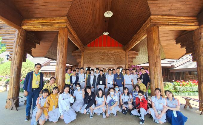  Organize Field trip for Study cultural, society, civilizaion at Doi Tung Development Project - MFLF
