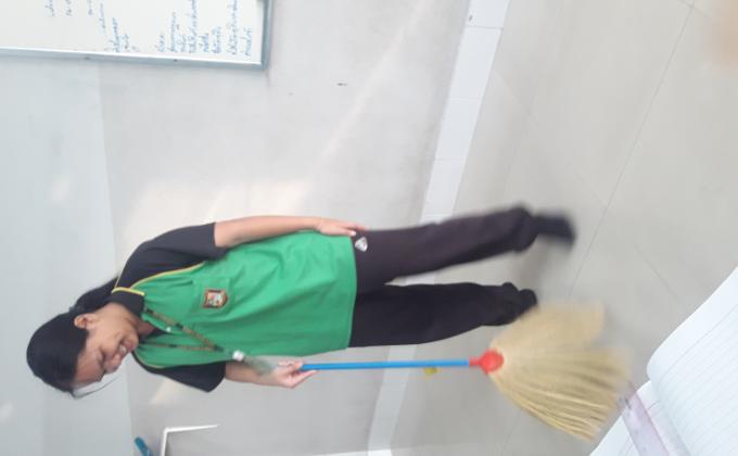 กวาดพื้นห้องเรียน