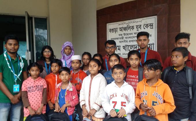 অনাথ শিশুদের মাঝে শিক্ষা উপকরণ বিতরণ 