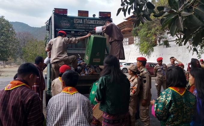 Taking the responsibility of waste⚜⚜⚜