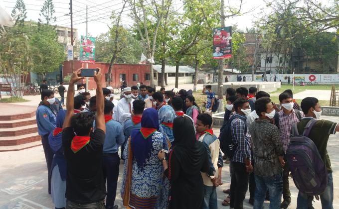 করোনা ভাইরাস প্রতিরোধে জনসচেতনতা গড়ে তোলা