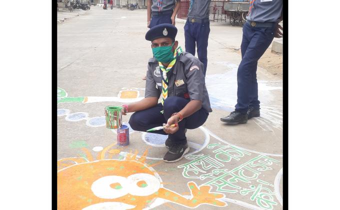 स्काउट गाइड द्वारा पेंटिंग बनाकर लोगों को दिया जागरूकता का संदेश