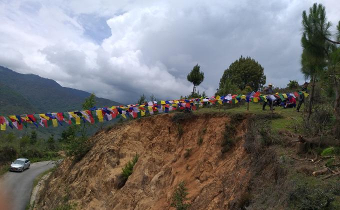 Hoisting of lhungdhar