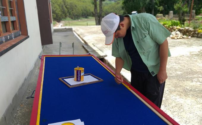 Mainting of board and writing of slogan