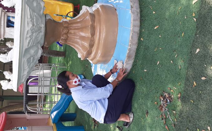 จิตอาสาทำความสะอาดน้ำพุ