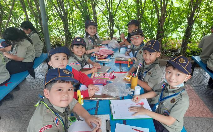 ทำกิจกรรมร่วมกับนักเรียนในรายวิชาลูกเสือ เพื่อฝึกกระบวนการคิด