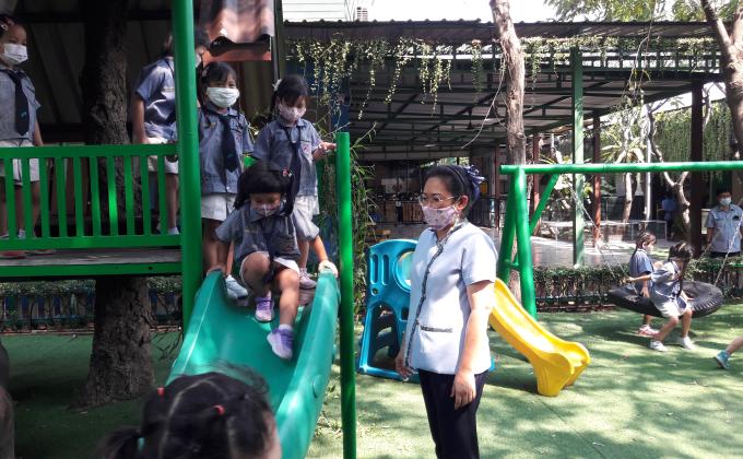 ดูแลความปลอดภัยของนักเรียนอนุบาล 