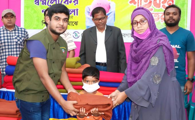 রোভার স্কাউটসদের সহায়তায় শীতার্তদের মাঝে কম্বল বিতরণ