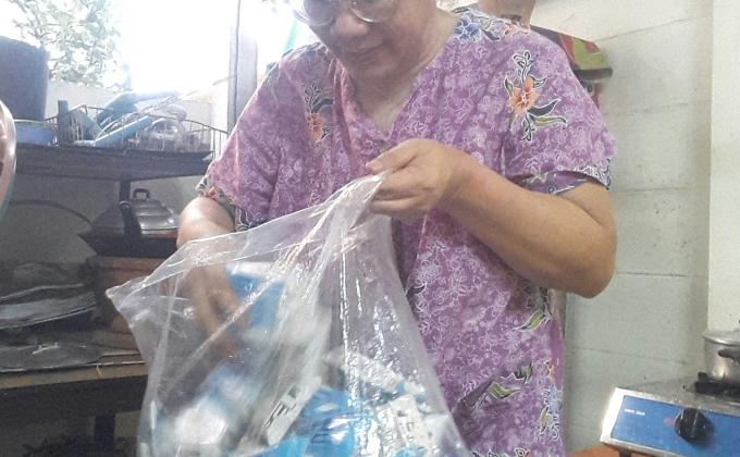 เก็บรวบรวมกล่องนมเพื่อบริจาค