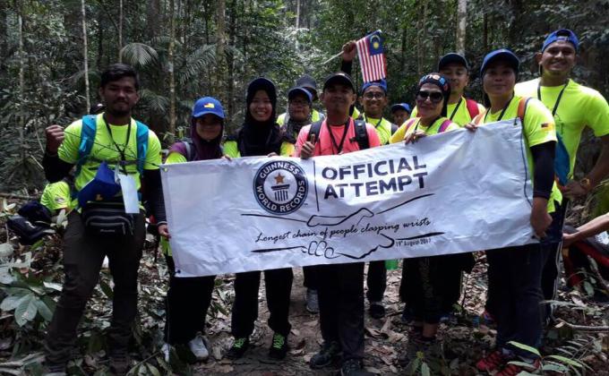 Menuju puncak di mata dunia