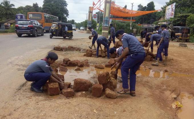 Repairing the side of the road at Nehrunagar