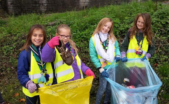 Activité Rivières propres: Belgian scouts unit helps cleaning up their hometown