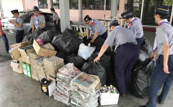 kitar semula sambil membantu orang yang perlu bantuan 