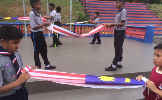 Aktiviti Kokurikulum Pengakap-Cara Lipatan Bendera di SK Taman Anggerik