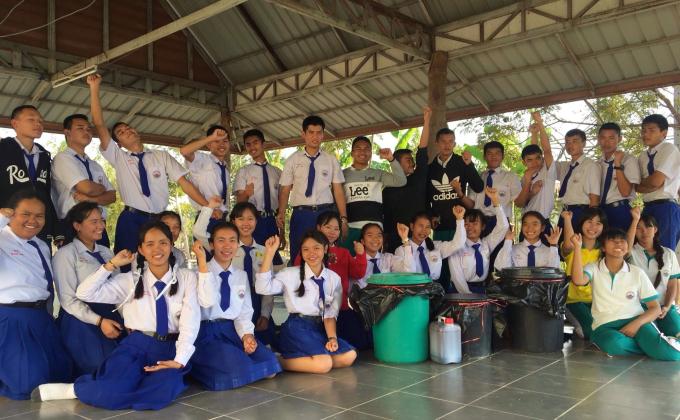 สาธิตเชิงการปฏิบัติให้กับเพื่อนๆ