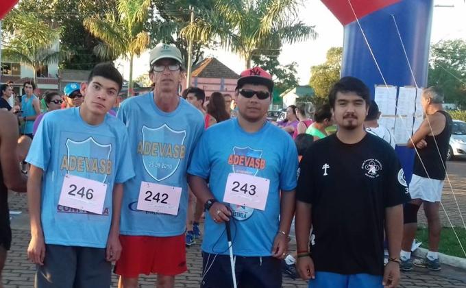 Você já pensou em ser guia para corredores com necessidades especiais?