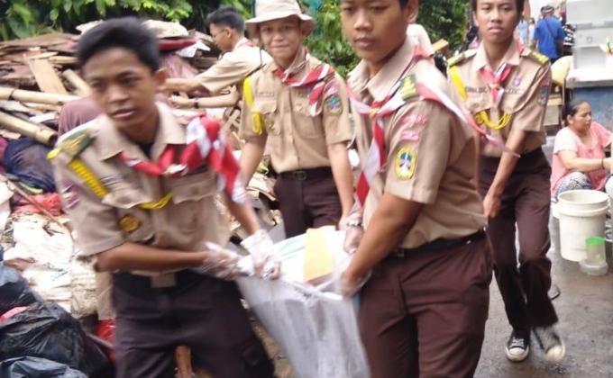 Aksi Pramuka Peduli Bencana Banjir dan Tanah Longsor di Metropolitan Jakarta, Indonesia