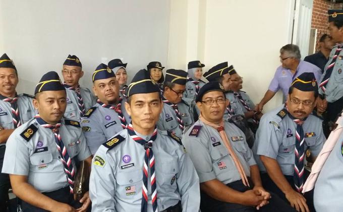 Kalung Tiga Butir Manikayu