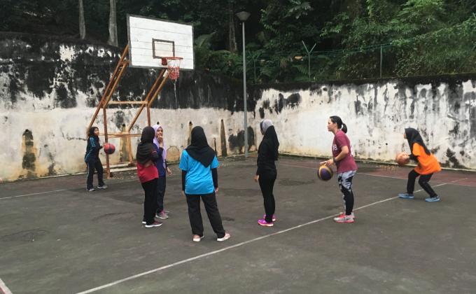 Latihan Pusat Bola Keranjang 