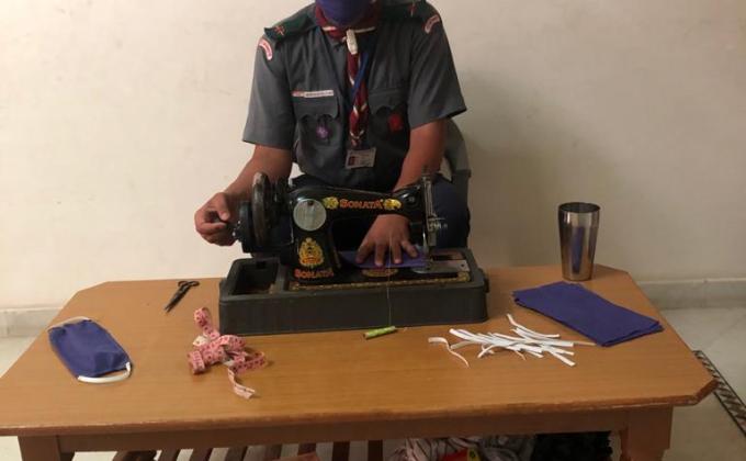 मास्क बनाकर वितरित किए 