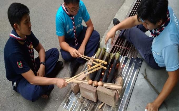 Latihan Pengakap di SM Pay Fong