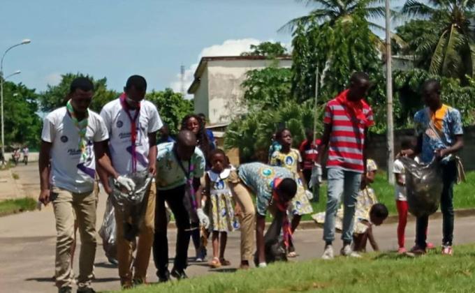 MOINS DE PLASTIQUE,ENCORE PLUS D'ARBRES