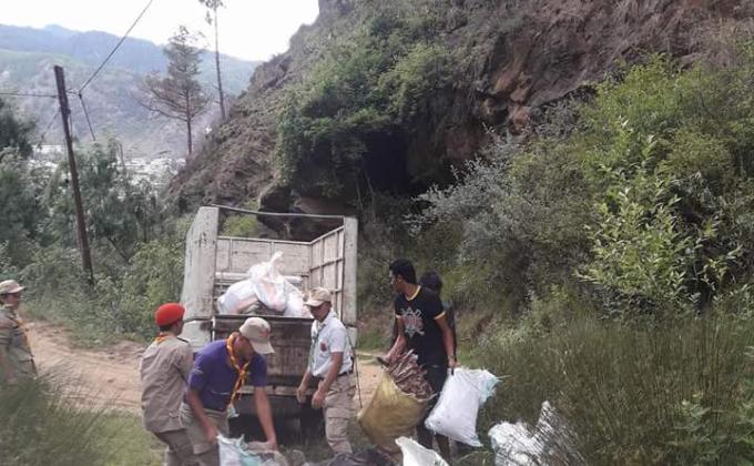 Cleaning at samarzingkha,Thimphu