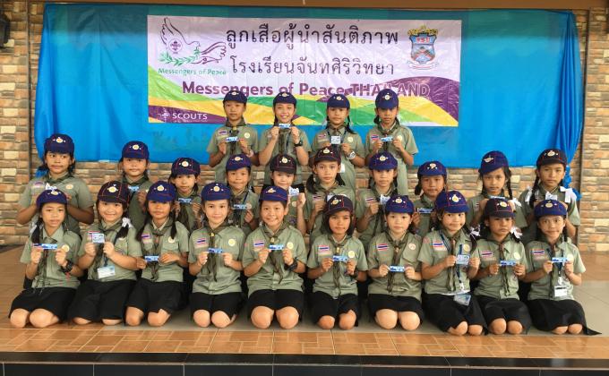 ถ่ายภาพและร่วมแสดงความยินดี